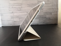(薄型 軽量) iPad Air3/Pro10.5 共用 ホワイト レザー スマートケース スタンド機能付_画像3