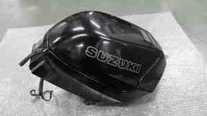 GSX250F　アクロス　GJ75A-102xxx　の　メットインボックス　傷 *1657592311　中古