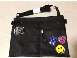 新品◆サコッシュ 黒 ミニショルダーバッグ ワッペン付き ポケット多数 紐取り外し可能