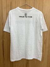 CO■ VOLCOM ボルコム メンズ トップス 半袖 Tシャツ Mサイズ 白 ロゴ入り シンプル カジュアル 夏物_画像2