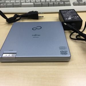 ■富士通 FMV-NCB52 USB2.0 DVD-ROM&CD-R/RWドライブ　送料無料！