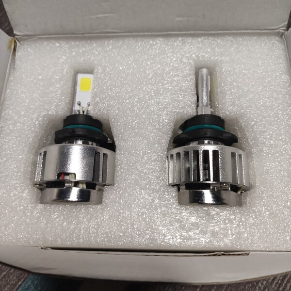 新品未使用 HB4 LED ヘッドランプ フォグランプ 9006 ホワイト 白
