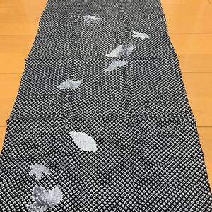 ★着物ハギレ 疋田柄葉 黒★ 正絹 着物 リメイク アンティーク パッチワーク はぎれ