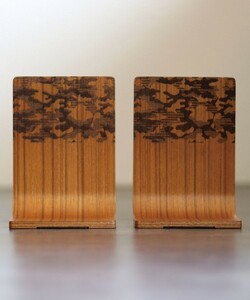 新品 レア SAITO WOOD（サイトーウッド）× Add+ ROOM 木製 ブック スタンド コラボ 迷彩柄 カモフラージュ 刻印 インテリア #29 本棚 収納