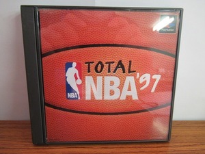 KMG1234★PS トータルNBA'97 TOTAL NBA'97 ケース説明書付 起動確認済み研磨・クリーニング済み プレイステーション