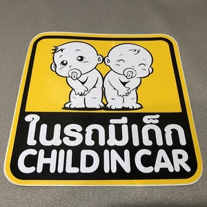 新品・即決・タイで購入した、英語、タイ語併記の’CHILD IN CAR’のステッカー