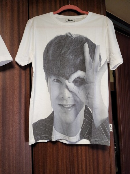 SUM 公式ユノグラフィックtシャツ 未使用 sサイズ