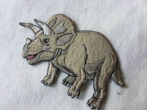 トリケラトプス　刺繍ワッペン 恐竜　動物　男の子　アイロンワッペン 中古