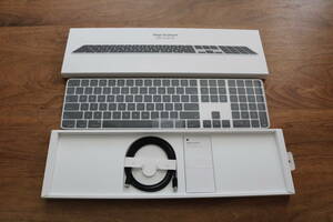 [新品同様] AppleシリコンMacモデル用Touch ID搭載 Magic Keyboard ブラック テンキー付き/US配列 Model A2520 MMMR3LL/A Black