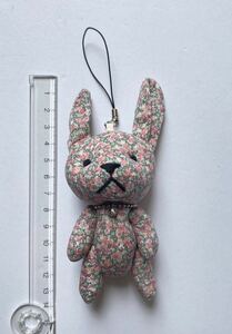 Новый [Liberty Rabbit Chibi Pulp Pink Flower Pattern] Liverty Music &amp; Ecology Music Music &amp; Ecology Mascot Strap