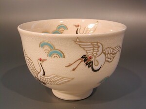 茶道具　抹茶茶碗　色絵　鶴、京焼　山川敦司作、桐共箱　新品。