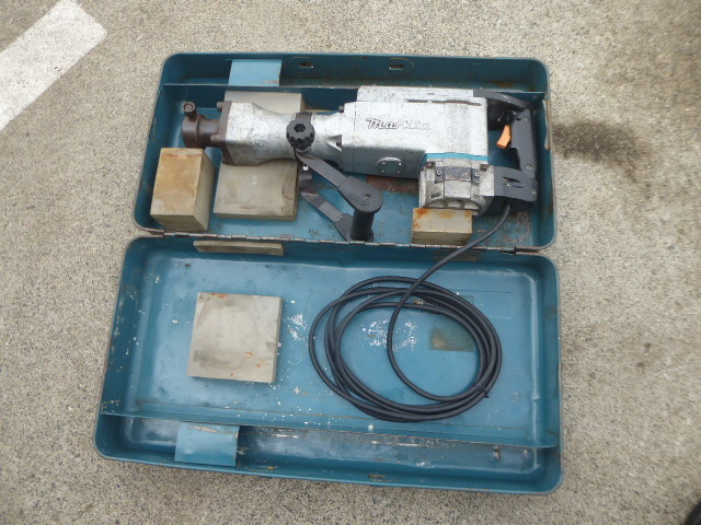 大人気 マキタ電動ハンマー HM1500 大型 savingssafari.com