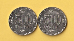 ☆500円白銅貨《昭和64年》　2枚（正打ち、逆打ち）　　未使用－
