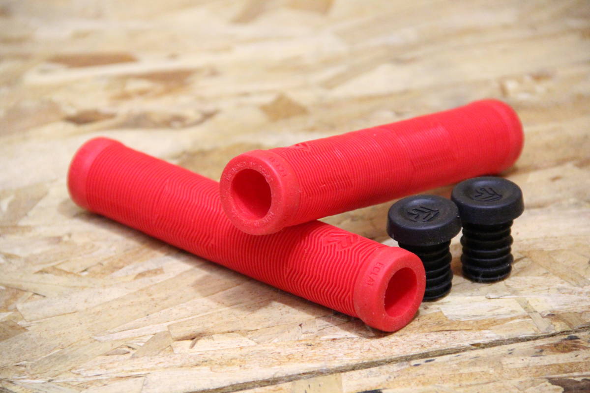自転車 BMX グリップ ECLAT PULSAR GRIP ODI製 レッド|PayPayフリマ