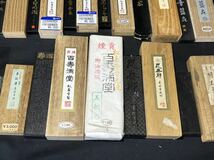 10 古墨 超大量まとめて29点 1080ｇ 木箱入 高級墨 日本製 書墨 松壽堂 古梅園 鈴鹿墨 墨運堂 呉竹 未使用 等 初出し_画像3