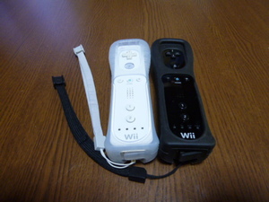 RSJ055【送料無料 即日発送　動作確認済】Wii リモコン ジャケット ストラップ　 2個セット ホワイト　ブラック　白　黒　カバー