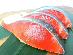 1【Max】ヘルシーな甘塩仕立ての天然紅鮭フィーレ 特大サイズの1枚たっぷり約1kgサイズ！ 1円スタート 大好評！