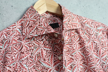 新品アルチザン ホリゾンタルカラー草柄長袖シャツS赤定価2.5万2_画像2