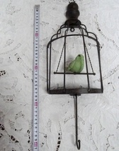 (☆BM)バードゲージ 鳥かご S字フック 壁付け 小鳥 インコ アンティーク調 レトロ グリーンの鳥 ウォールオブジェ_画像7