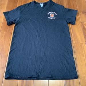 沖縄 米軍放出品 CAMP SCHWAB Tシャツ オシャレ ファッション 古着 ビンテージ SMALL ブラック (管理番号QR37)