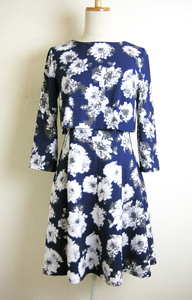 #Diagram GRACE CONTINENTAL[ Grace Continental ] navy total floral print One-piece 36