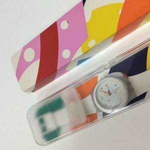 ■貴重 デッドストック SWATCH ｃ130K4SISTEM WHITE 腕時計SUTW400 スウォッチ 白 新品 メンズ レディース