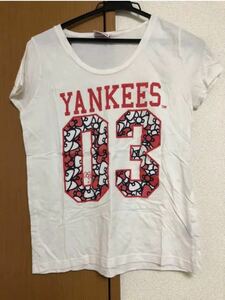 【完売品】LB-3 ハローキティコラボTシャツ　MLB ニューヨークヤンキース