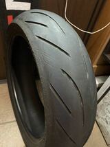 中古MCタイヤ BRIDGESTONE BATTLAX S21 180/55ZR17 バトラックス ハイパースポーツ ブリヂストン 180 55 17 0318 K2346_画像5