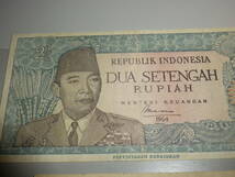 値下げ！100yen ~ インドネシア 1964年　スカルノ 1Rupiah 赤／青版 2種2枚 並品～美品　_画像7