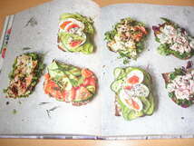 洋書・The Scandikitchen Midsommar・北欧の国々の夏の美味しい伝統料理のレシピ集です_画像4