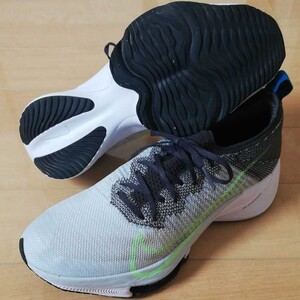 NIKE zoom tempo next%