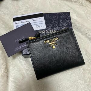 PRADA 二つ折り財布 