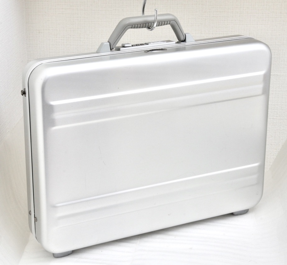 激レア、美品】ゼロハリバートン カーボンファイバーアタッシュ villa