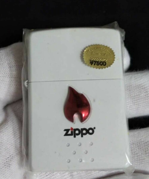 zippo 炎レリーフ ホワイト