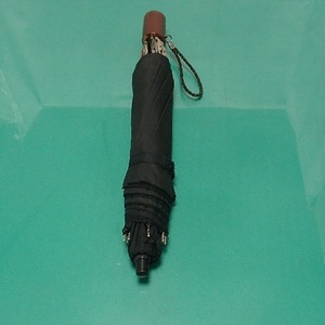 990/高級折畳洋傘 かさ/雨傘/黒/折畳状態:W37㎝/手元素材＆カラー:ウッド/石突:黒/マジックテープ留/タッセル付き/未使用-2