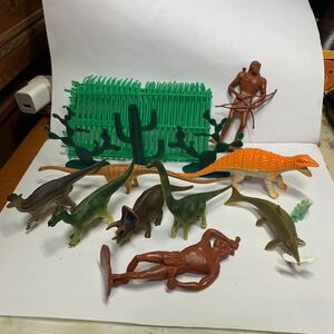 恐竜　ミニフィギュア　ミニチュア　玩具菓子　イグアノドン　ブラキオサウルス　トリケラトプス