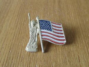 古いピンバッジ：アメリカ USA 自由の女神 国旗 星条旗 その他 ピンズ #V