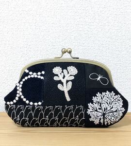 ★ ハンドメイド アーチ型 がま口ポーチ 通帳ケース パッチワーク 刺繍 ★ ミナペルホネン 生地 はぎれ ハギレ ファブリック 使用 mina