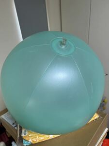 エメラルドブルー　ビーチボール 柔らかビニール製　空気弁なし　空気ビニール製　直径約40cmふわふわ 