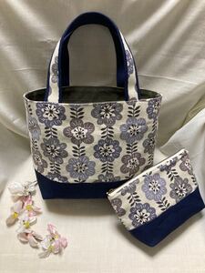 ☆ランチバッグ(トートバッグ)・ポーチのセット(北欧風グレーフラワー)・マイボトルを持って ハンドメイド ミニトート