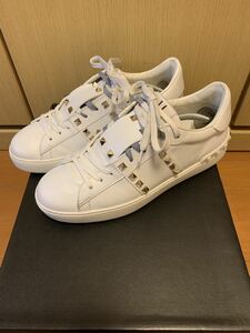  regular VALENTINO Valentino lock studs Untitled do car fs gold sneakers white 40 FRP 931 Y2 40 regular price ¥104,500