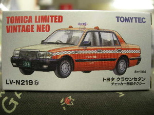 トミカ1/64 LV-N219b トヨタ クラウンセダン タクシー（チェッカーキャブ）