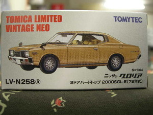 トミカ1/64 LV-N258a 日産グロリア 2ドアHT 2000SGL-E（ベージュ）78年式