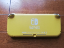 【送料無料】任天堂 スイッチライト イエロー Nintendo Switch lite　ACアダプター&カバーケース付き_画像2