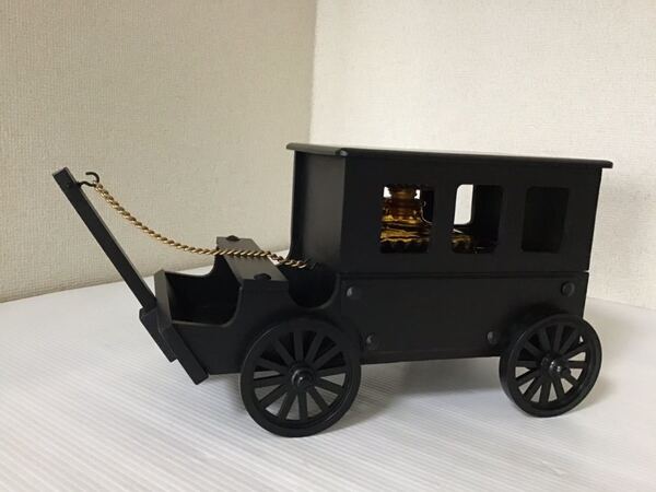 馬車 酒器 デキャンタ グラスセット 木製 黒 ガラスボトル 金縁ショットグラス インテリア レトロ オブジェ 2客