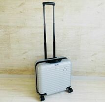 ★ドイツ限定!未使用◆リモワ RIMOWA ルフトランザ航空コラボ サルサエアー ビジネストローリー 27L シルバー 四輪 TSAロック 機内持込可能_画像2