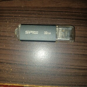 Silicon Power USBメモリ　32GB　動作確認済み。