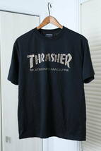 ★THRASHER スラッシャー ロゴプリント半袖Tシャツ　　古着ユーズド男性メンズ服L黒ブラックトップススケボーウエアカモフラヒョウ柄_画像1