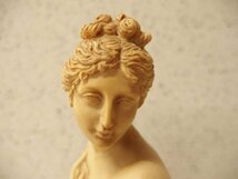 0620569w【SCULPTOR G.RUGGERI 裸婦像 イタリア製】樹脂製/女性/置物/中古品*欠けや傷,擦れや汚れ有り/高さ*37.5cm程_画像2