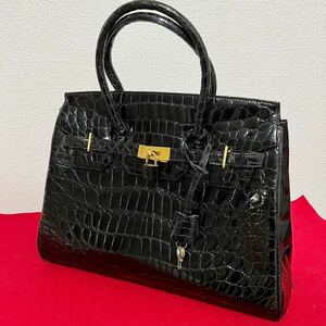 人気デザイン★ クロコダイル ハンドバッグ シャイニング ベルトデザイン カデナ 鍵 大容量 A4可能genuine crocodile